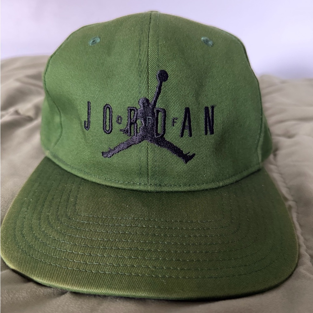 OFF-WHITE x Jordan Hat
Green